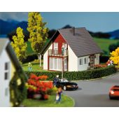 Faller 130318 Detached house, wine-red, H0