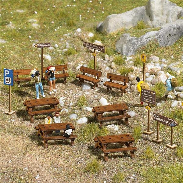 Busch 1484 Wooden outdoor furniture set, H0