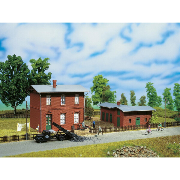Auhagen 11389 Administrative building with shed, H0