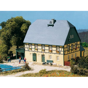 Auhagen 11359 Großes Bauernhaus mit Stall und...