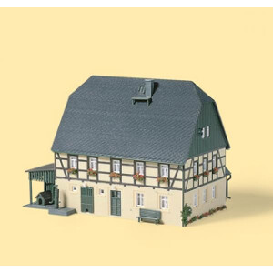 Auhagen 11359 Großes Bauernhaus mit Stall und...