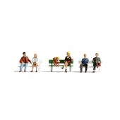 Noch 15530 Sitting People, 6 figures with one bench, H0