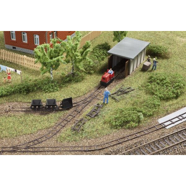 Auhagen 43700 Replica of a light railway set with engine shed, TT