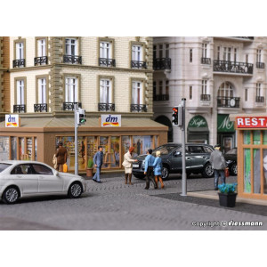 Viessmann 5095 Traffic light with pedestrian signal and...