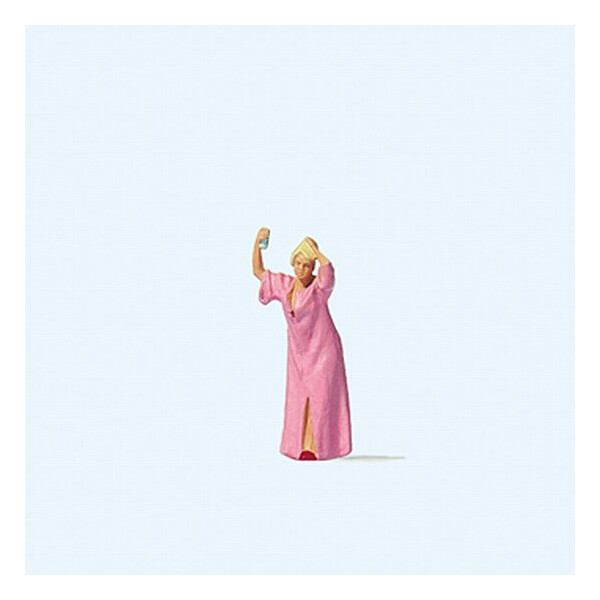Preiser 28229 Woman using hair spray, H0