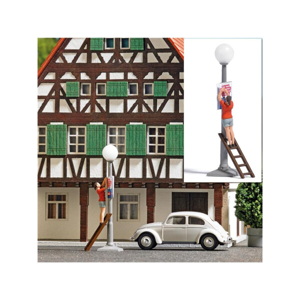 Busch 7908 Action-Set: Plakataufhängerin, H0