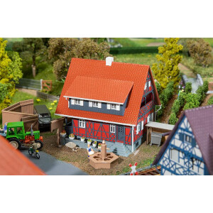 Faller 130587 Fachwerkhaus mit Brunnen, H0