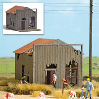 Busch 9718 Verfallenes Haus, H0
