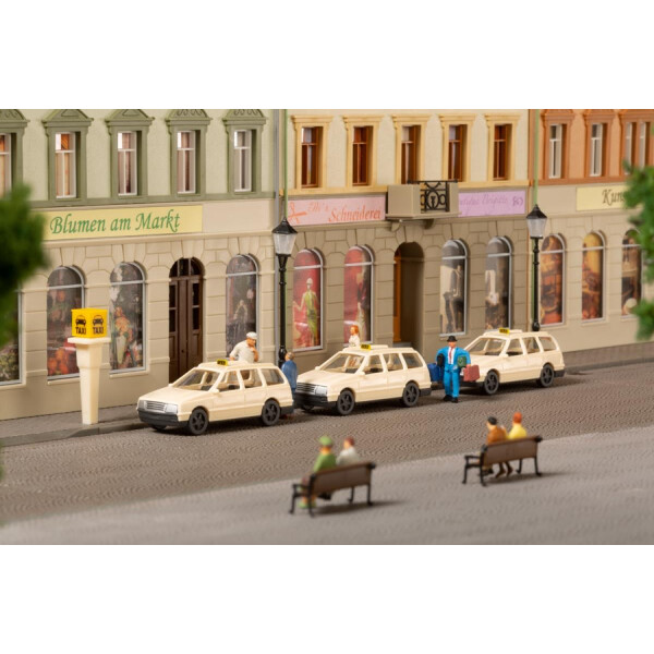 Auhagen 43676 Taxi with pillar-type call boxes, TT