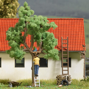 Busch 1834 Building a tree house, H0