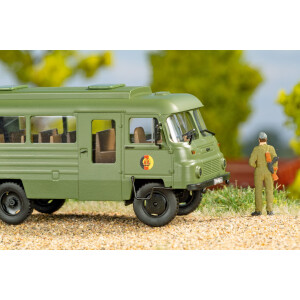 Auhagen 66051 MC Robur LO2002 Allrad NVA mit Kompressoranhänger , TT